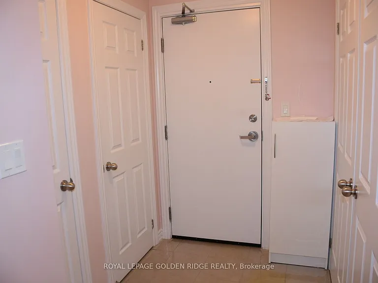 1 Eaton Park Ln #6 — Photo 3