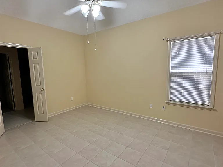 596 Ashley Glen Cir W — Photo 12
