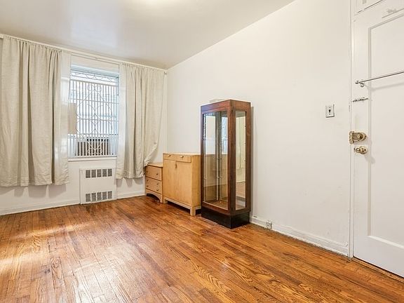 4th image of 3538 75th St APT 2A