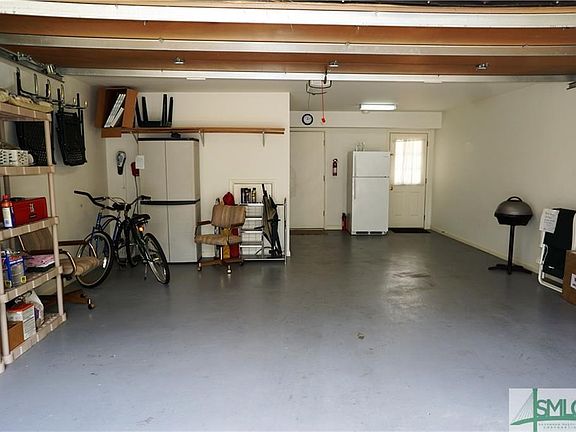 1 Car garage with golf cart space