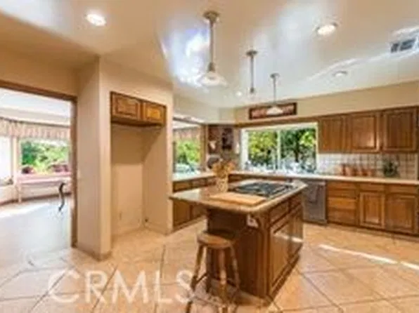 23552 Collins St, Woodland Hills, CA 91367