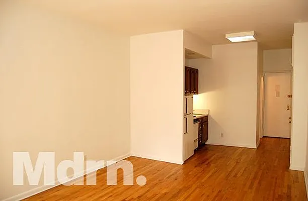 Rented by Mdrn Residential | media 9