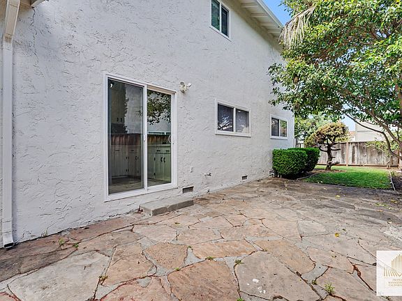 3rd image of 1475 Ontario Ln