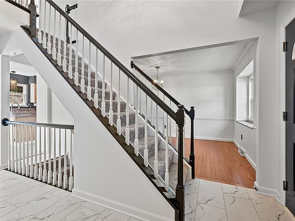 3rd image of 105 Kinsdale Dr