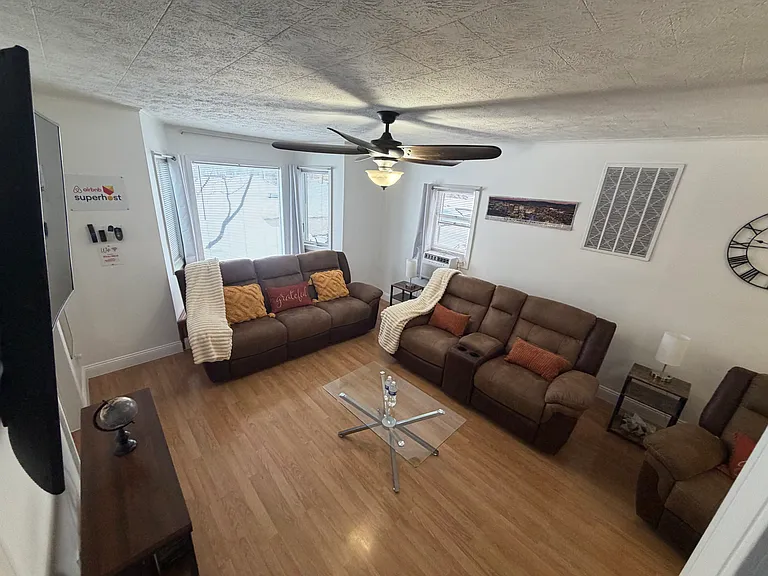 141 N Milton St — Photo 31