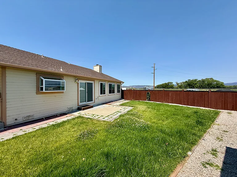 1785 Shamrock Cir — Photo 4