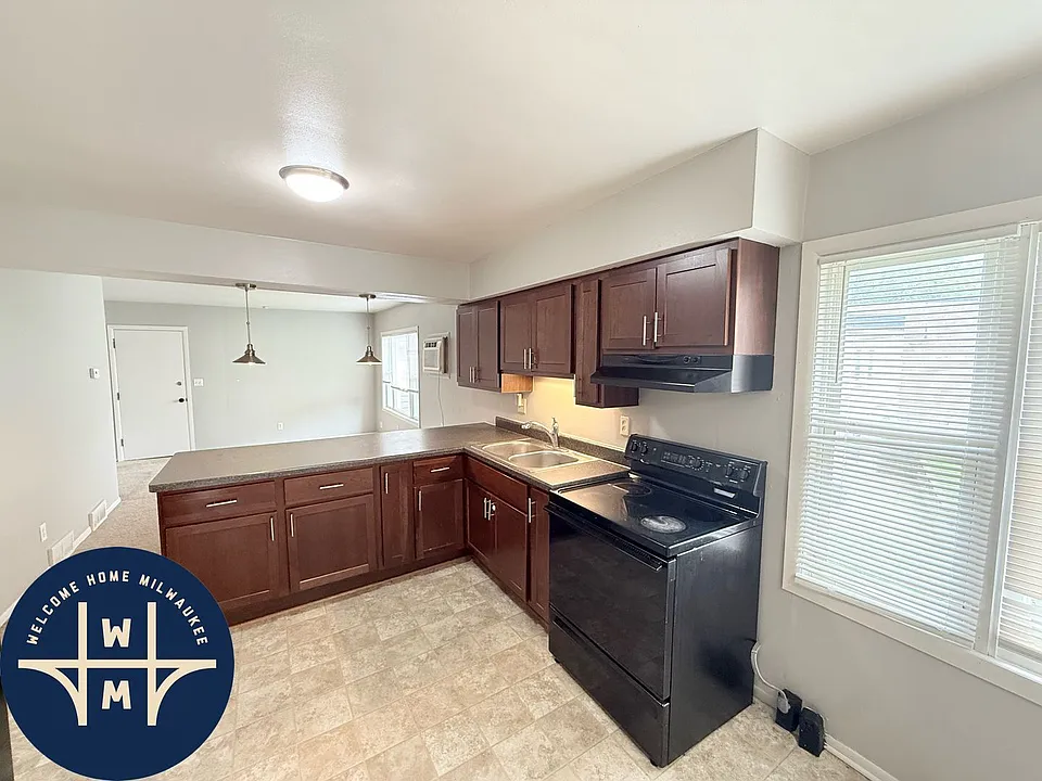 2647 S Kinnickinnic Ave #4
