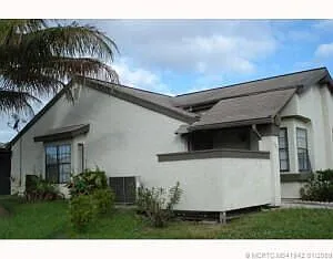 602 SW Jeanne St Photo 1