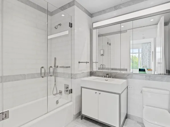 70 Vestry Street image 12 of 13