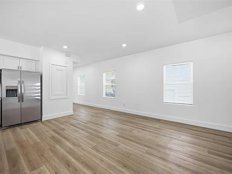 801 E 32nd 1/2 St #A — Photo 16