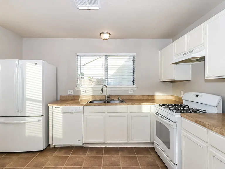 7431 Leightonfield Ct — Photo 8