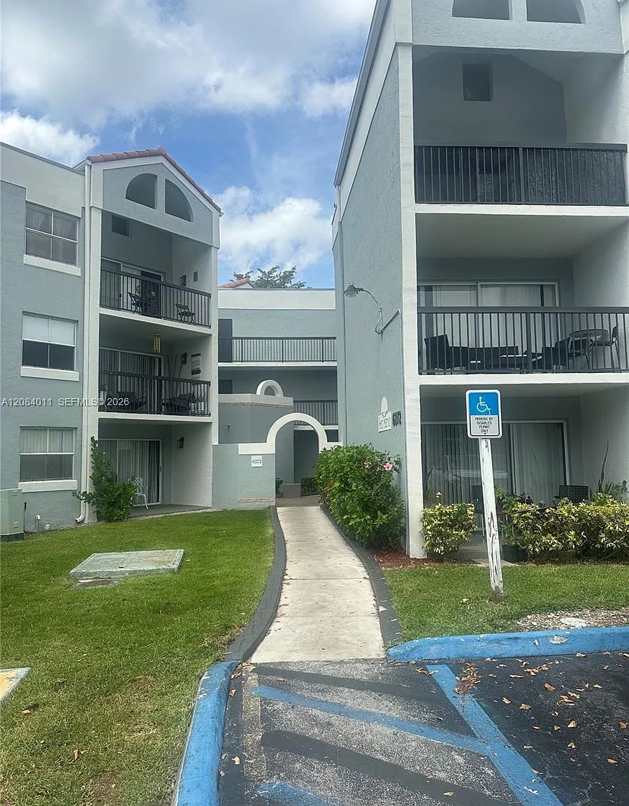 Mediterranean Villas Cond — Photo 1
