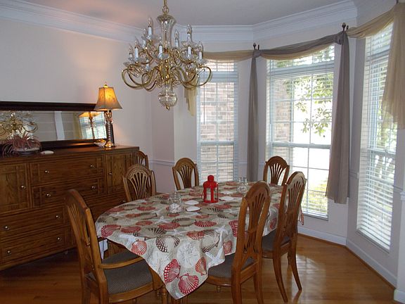dining with bay window