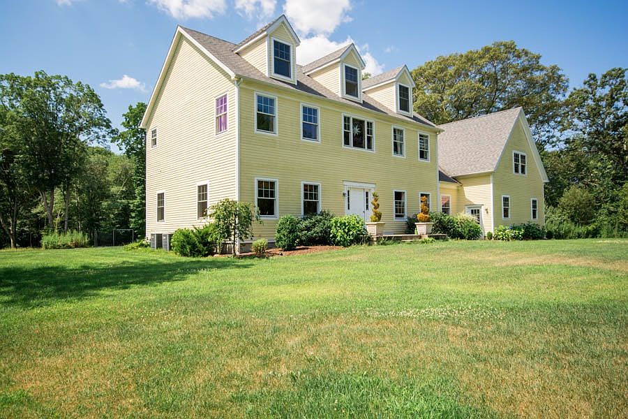 31 Banfield Ln, Saunderstown, RI 02874 | Zillow