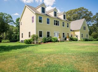 31 Banfield Ln, Saunderstown, RI 02874