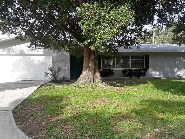 1329 Fairfield Dr — Photo 16