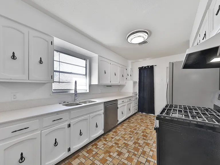 518 Dresden Dr #1 — Photo 6