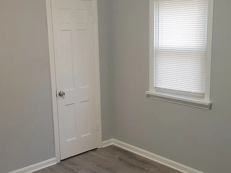 12804 Astor Ave — Photo 4