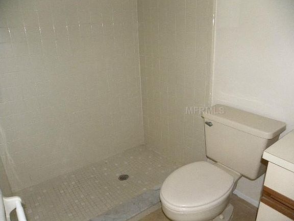 5th image of 832 Park Villa Cir