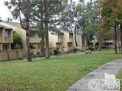 Easy care Venwood Condo close to everything.