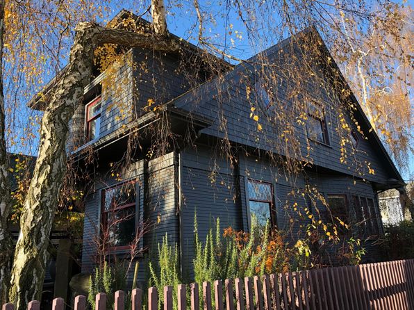 22 Howe St