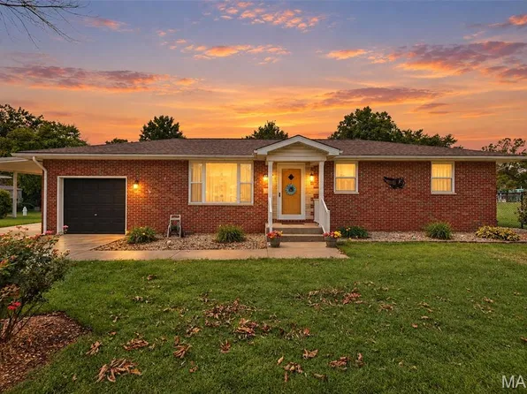 4928 Hill Dr, Godfrey, IL 62035