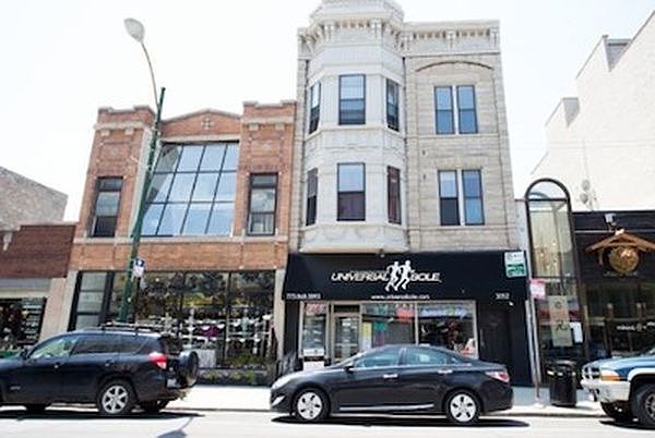 1st image of 3052 N Lincoln Ave