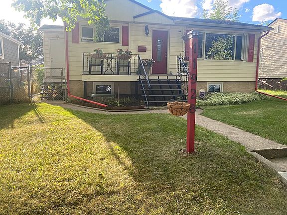 5th image of 11928 52nd St NW