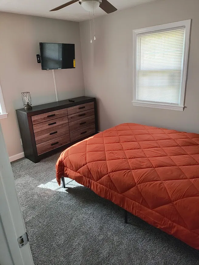 3 bed, 1025 sqft, $1,600 — Photo 3