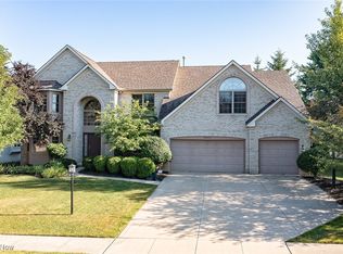 20428 Donegal Ln, Strongsville, OH 44136