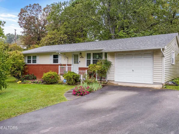 2001 Nandina Dr, Knoxville, TN 37912