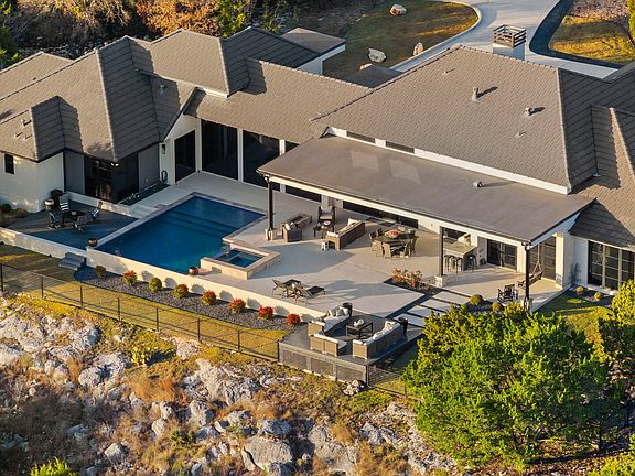 4th image of 121 Greystone Pt