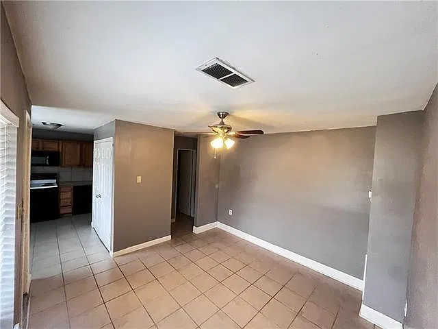 2 bed, 1.0 bath, 625 sqft, $875 — Photo 2