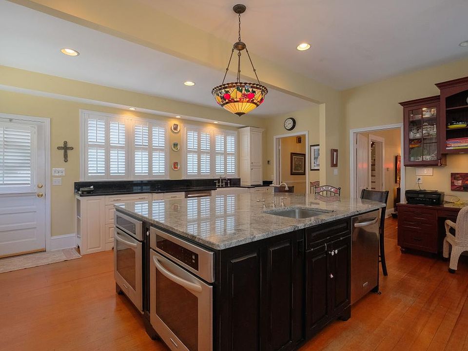 Beautiful gourmet kitchen