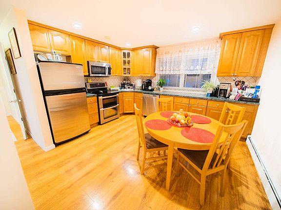 3rd image of 9 Woodgreen Ln