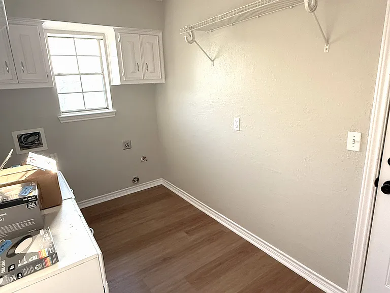 1543 Chisolm Trl — Photo 12