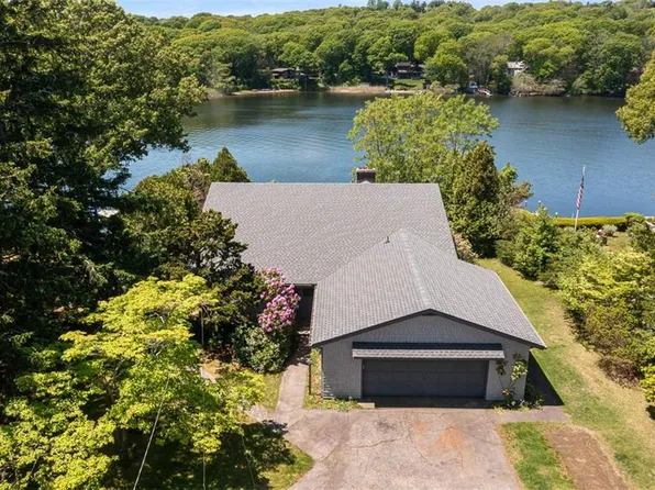 28 Lakeside Dr, Narragansett, RI 02882