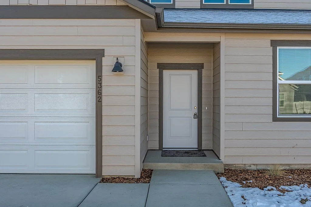 5 bed, 2525 sqft, $2,795 — Photo 4