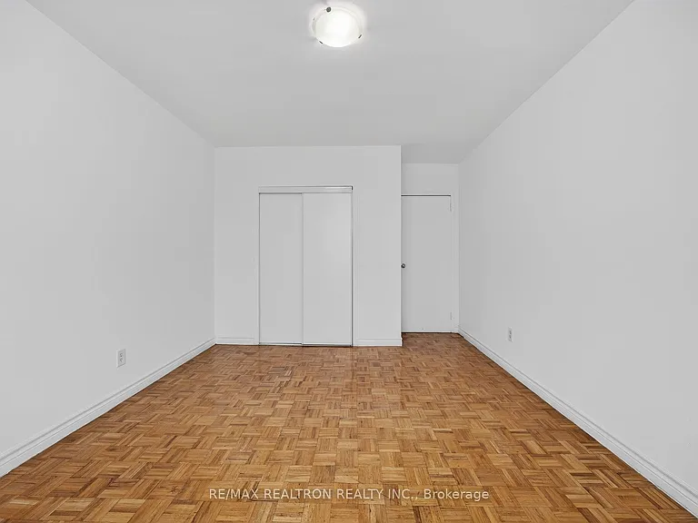 275 Wentworth St W #217 — Photo 14
