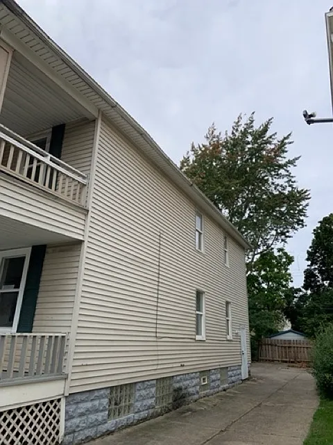 3 bed, 986 sqft, $900 — Photo 2