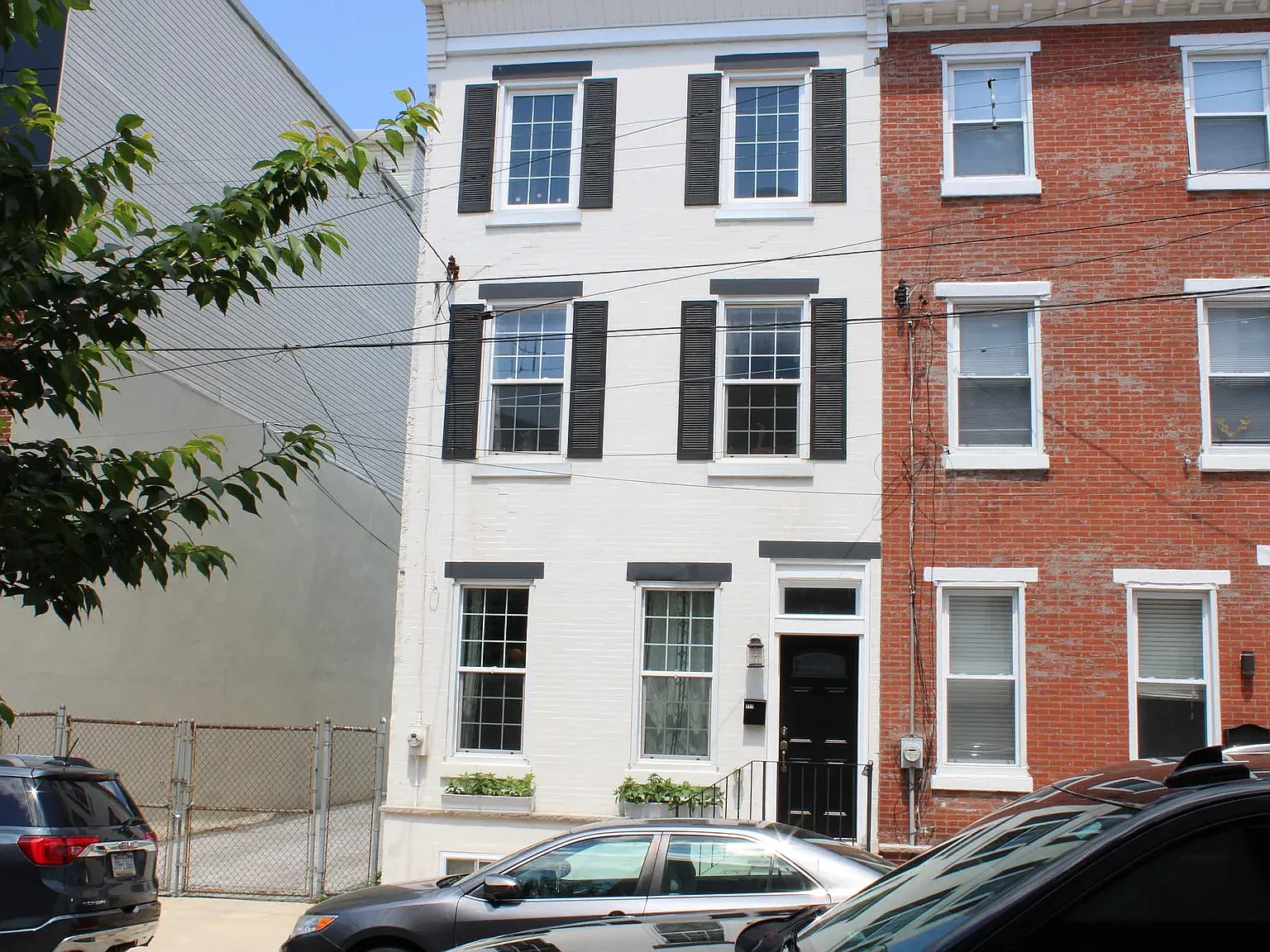 3 bed, 2.5 bath, 1800 sqft, $3,500 — Photo 1