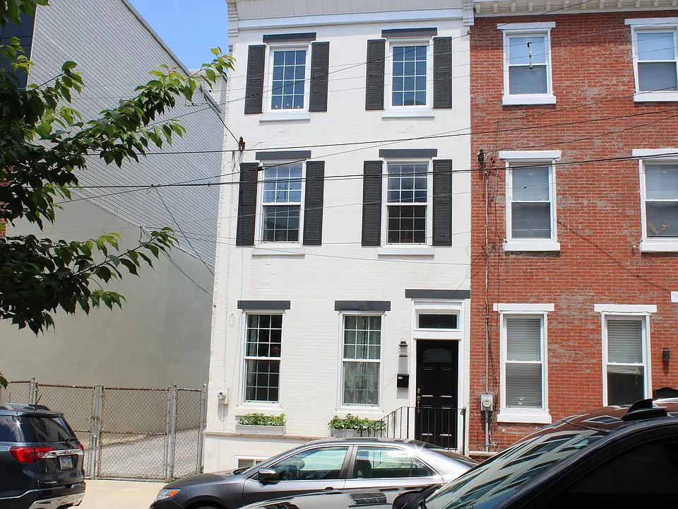 869 Perkiomen St