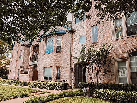 Franconia Court Apartments Exterior