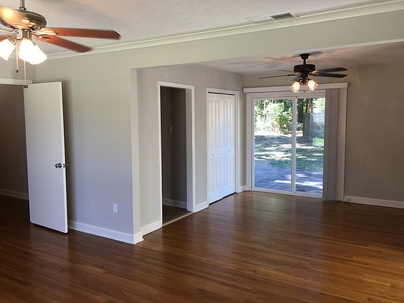 4th image of 151 W Bendel Cir