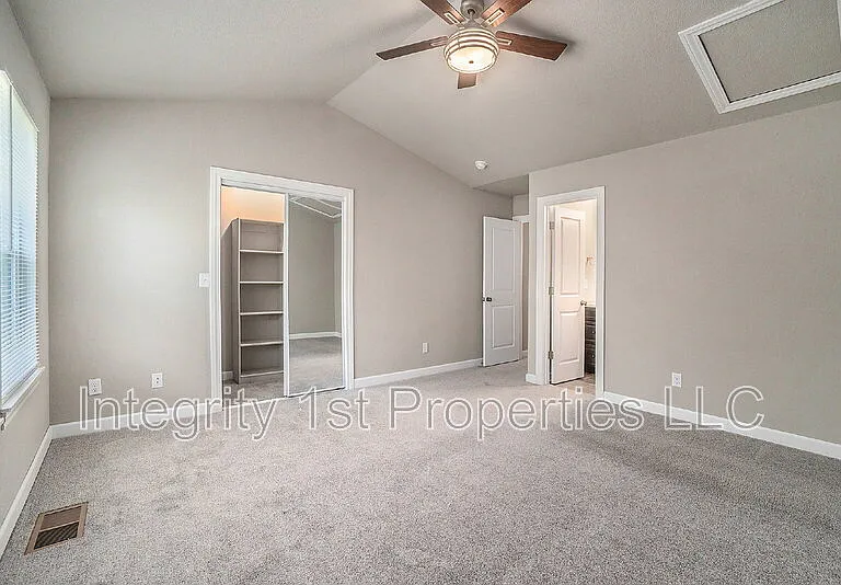 6303 NE 44th St — Photo 16