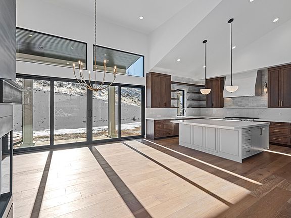 5th image of 3050 Country Crossing Rd