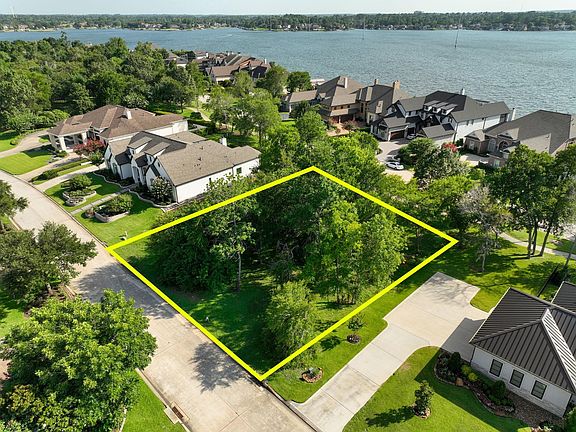 2nd image of 38 Benthaven Isle E