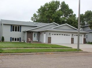 1937 Houston Dr, Bismarck, ND 58504