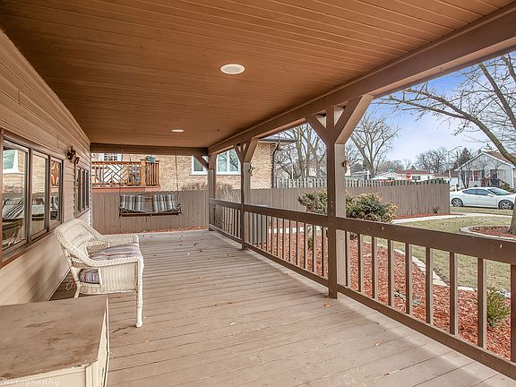 5th image of 5904 W 90th Pl