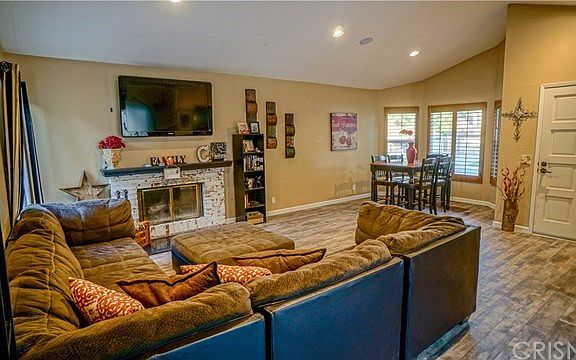 Nice big open floor plan from living to dining room